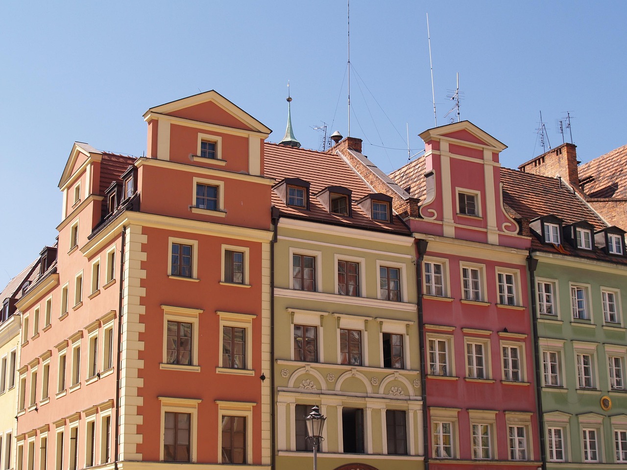 First-Time Homebuyer Guide: Condo, Townhouse, or House?